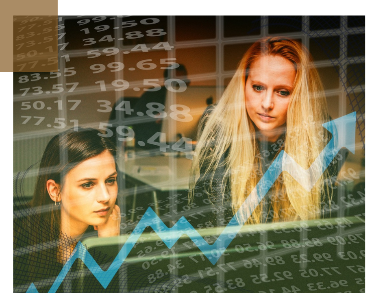 Zwei Personen sitzen vor einem Computerbildschirm. Über ihnen sind Zahlen und ein aufsteigender blauer Pfeil eingeblendet, die an Finanzdaten oder Börsenkurse erinnern.